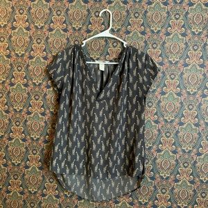 H&M giraffe shirt sleeve shirt